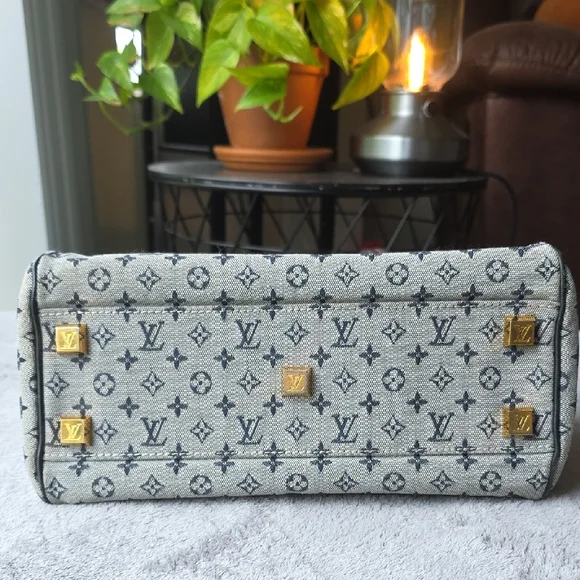 Louis Vuitton Canvas Mongram Hand Bag - Picture 5 of 14